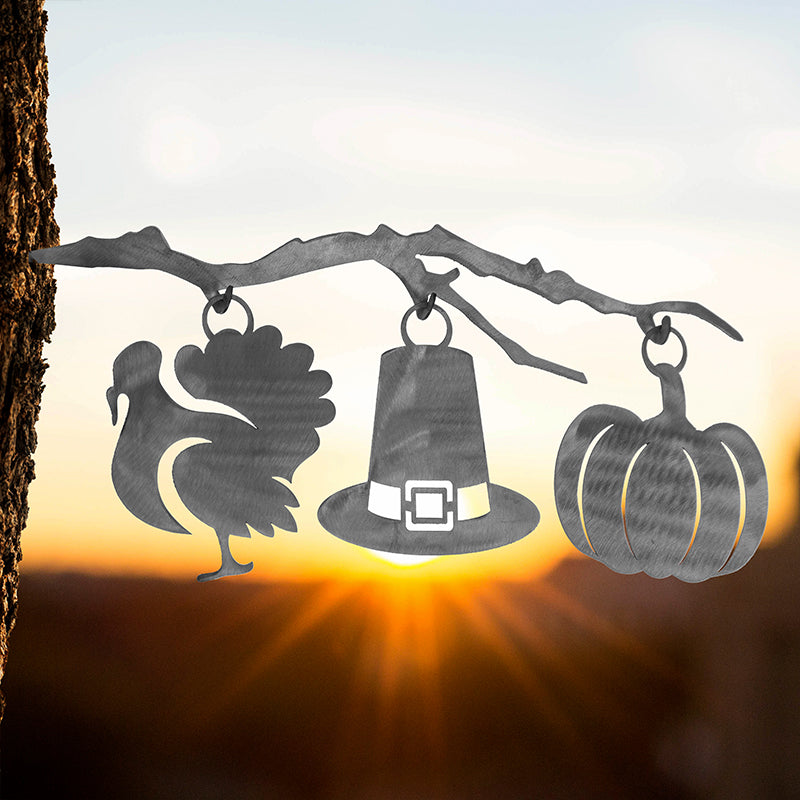 Thanksgiving Stake with a turkey, a pilgrim hat and a pumpkin